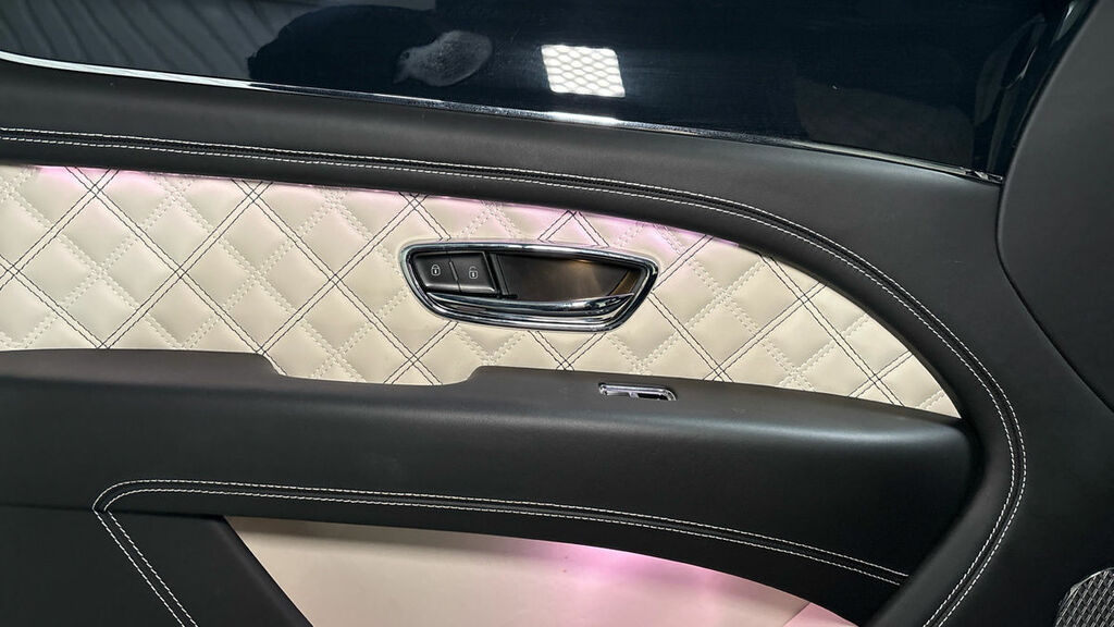 Bentley Bentayga 4.0 V8 S Mulliner Driving Spe Tour Spec Silver #19