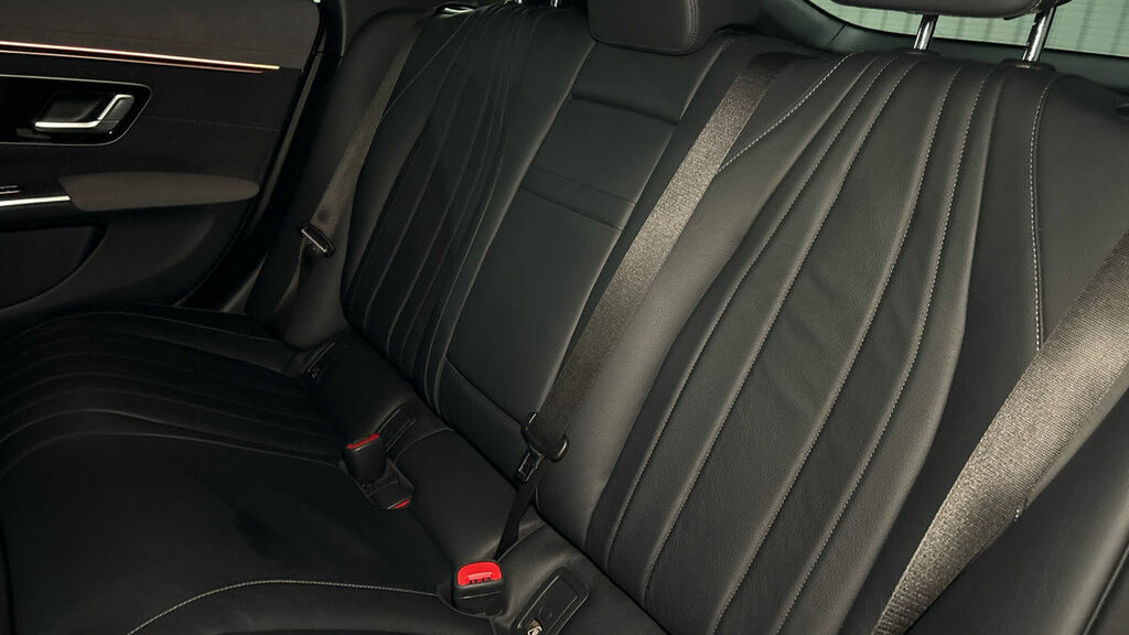 Mercedes-Benz EQS Business Class White #8