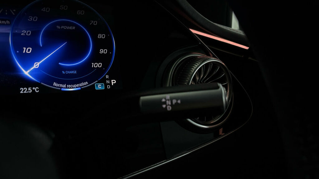 Mercedes-Benz EQS Business Class White #23