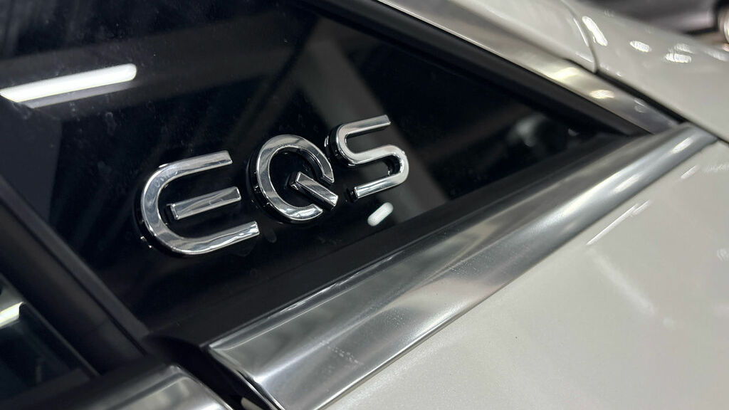 Mercedes-Benz EQS Business Class White #27