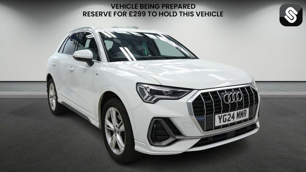 Audi Q3 Black Edition 35 Tfsi 150 Ps S Tronic Red #1