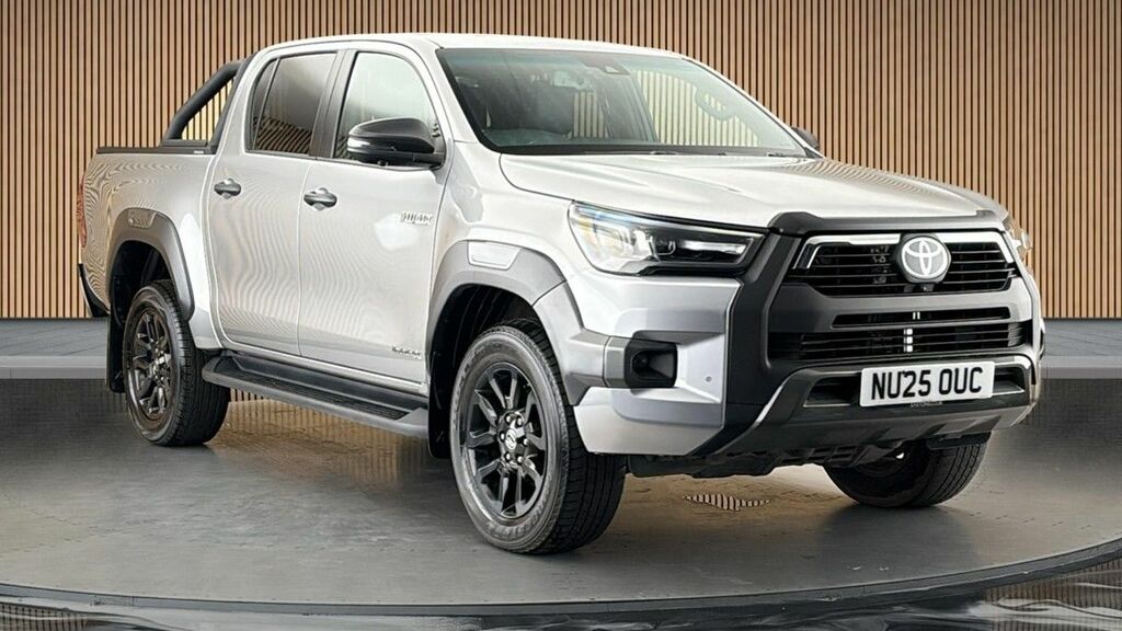 Toyota HILUX 2.8 D-4d-h Invincible X Pickup Hybrid A 