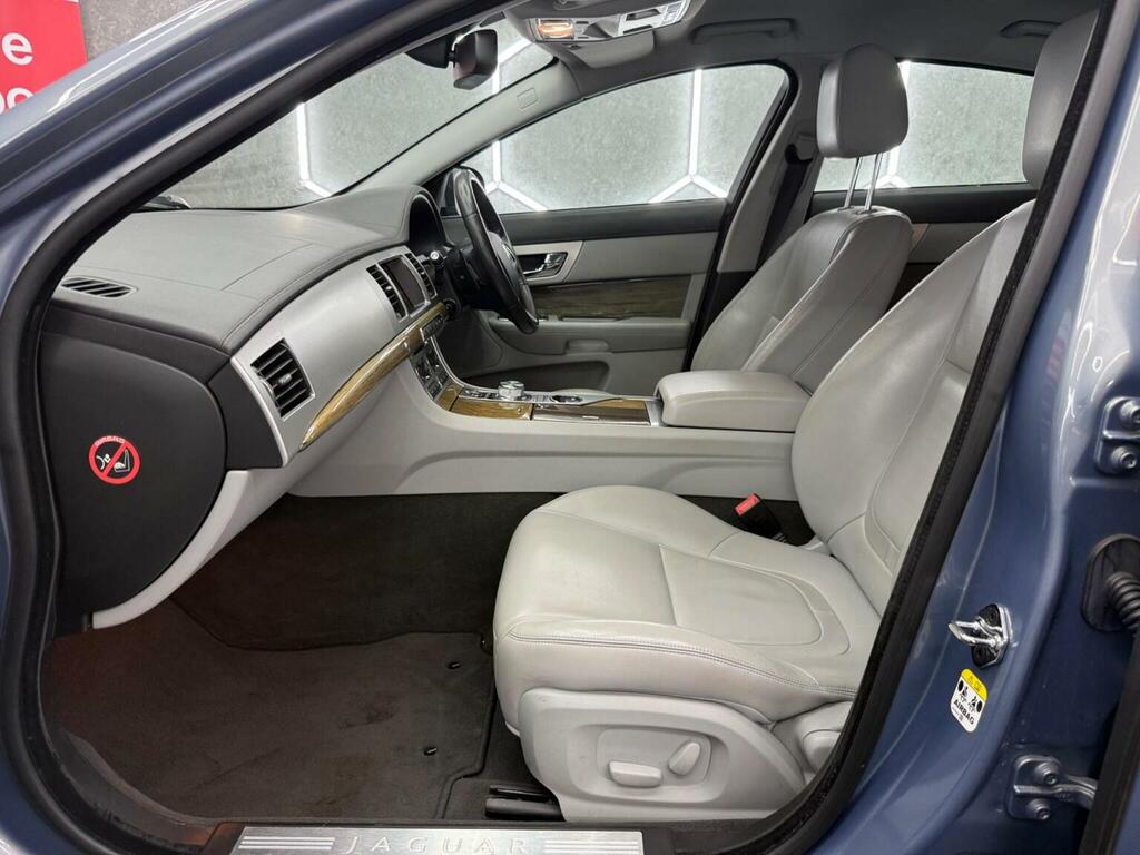 Jaguar XF Black #20