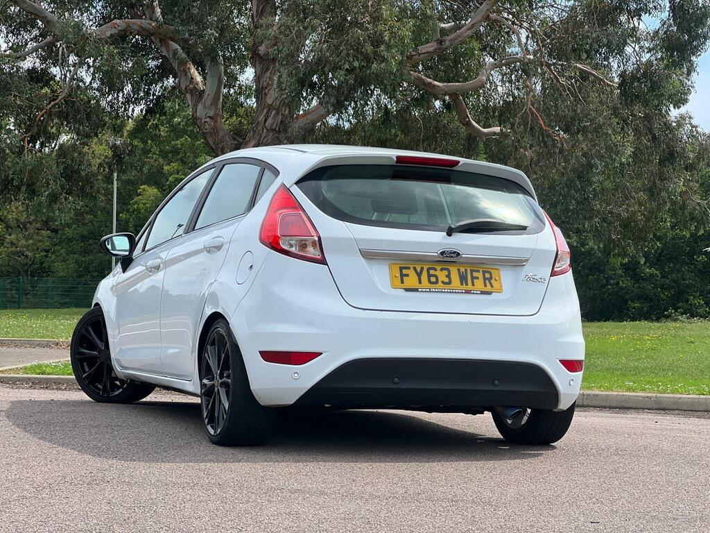 Ford Fiesta Zetec White #5