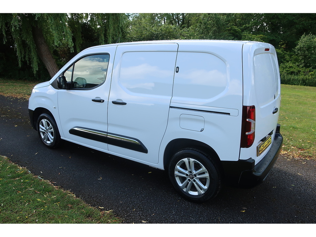 Toyota Proace City 1.5 Bluehdi Design Short Panel Van White #4