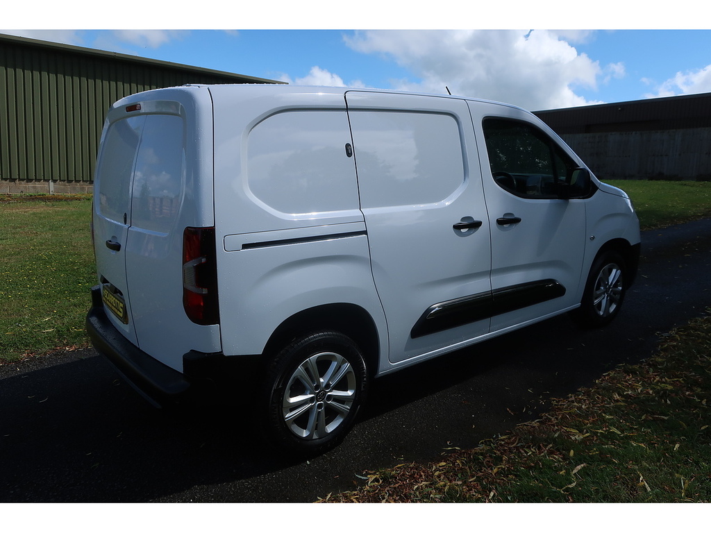 Toyota Proace City 1.5 Bluehdi Design Short Panel Van White #2