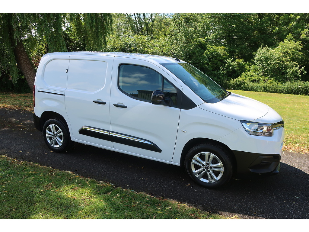 Toyota Proace City 1.5 Bluehdi Design Short Panel Van White #3