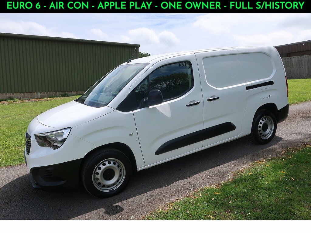 Vauxhall Combo 1.5 Turbo D 2300 Edition Panel Van 6Dr Manu White