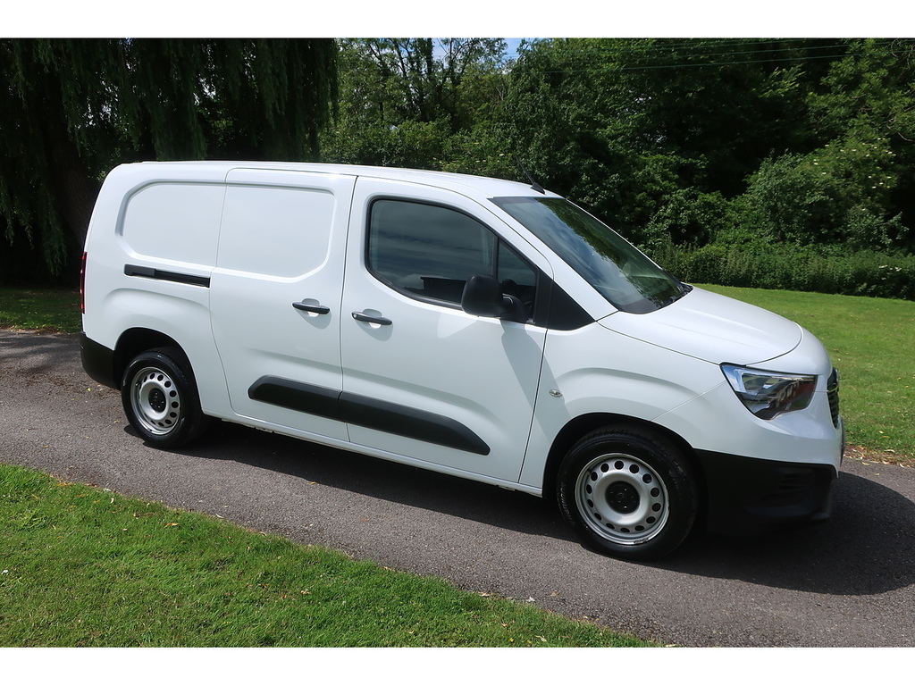 Vauxhall Combo 1.5 Turbo D 2300 Edition Panel Van 6Dr Manu White #3