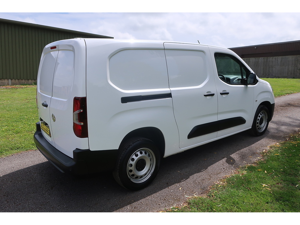 Vauxhall Combo 1.5 Turbo D 2300 Edition Panel Van 6Dr Manu White #2