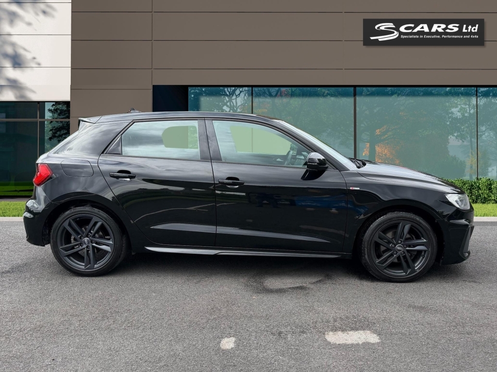 Audi A1 1.5 Sportback Tfsi KL19ARZ Black #2