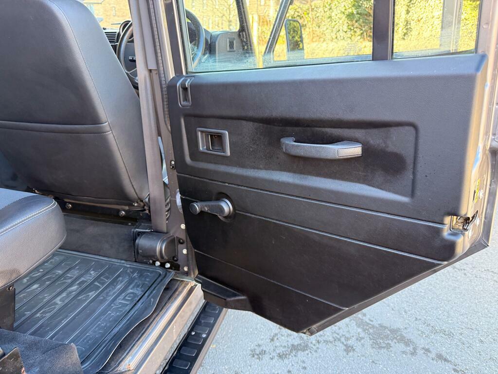 Land Rover Defender 110 Diesel Grey #38