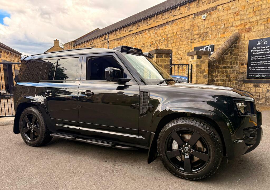 Land Rover Defender 110 Hse Black #4