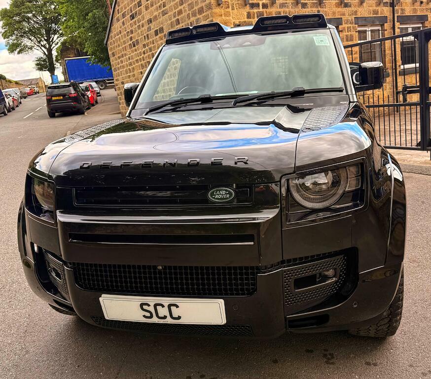 Land Rover Defender 110 Hse Black #6