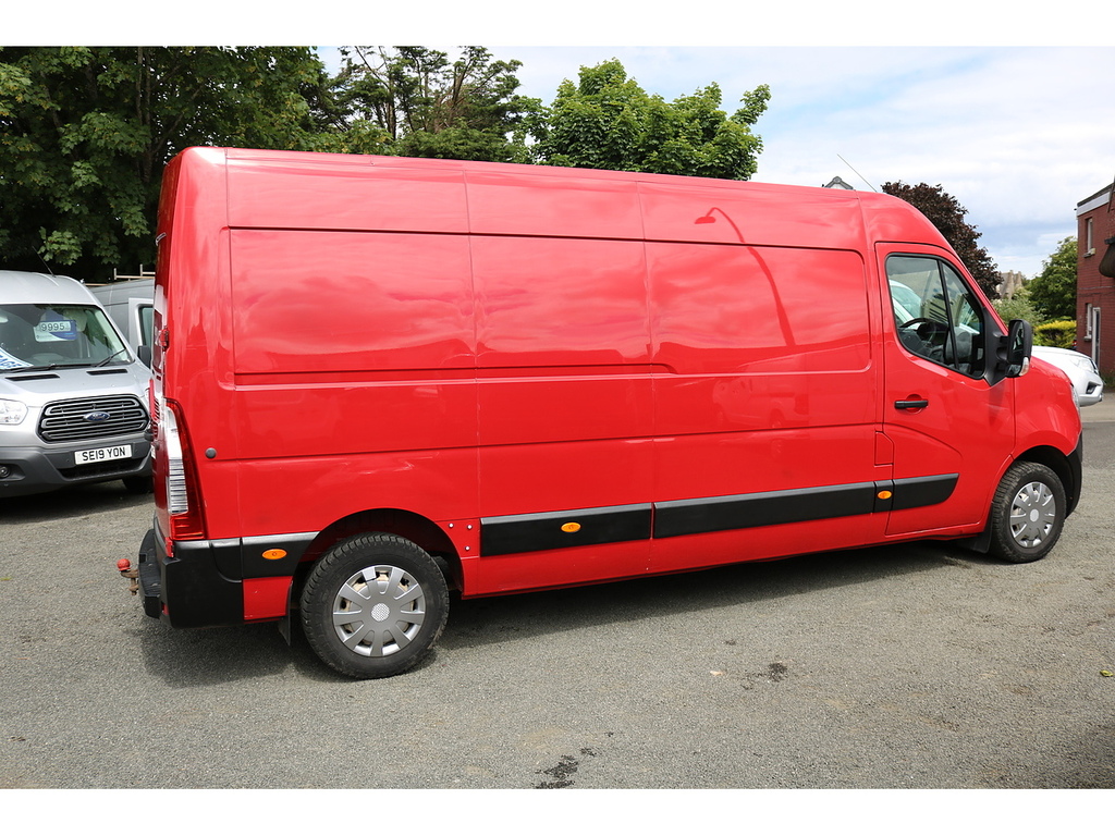 Nissan NV400  White #8