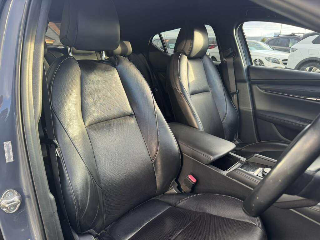 Mazda 3 2.0 Se-l Lux Mhev Red #8