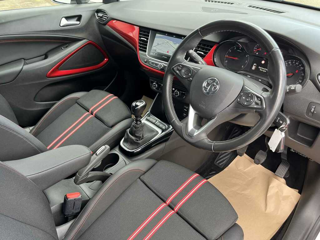 Vauxhall Crossland Sri Nav Turbo White #4