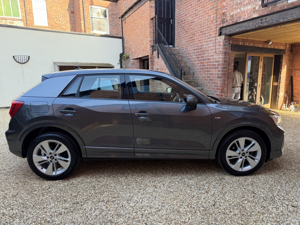 Audi Q2 1.5 Tfsi Cod 35 S Line Suv Grey #2