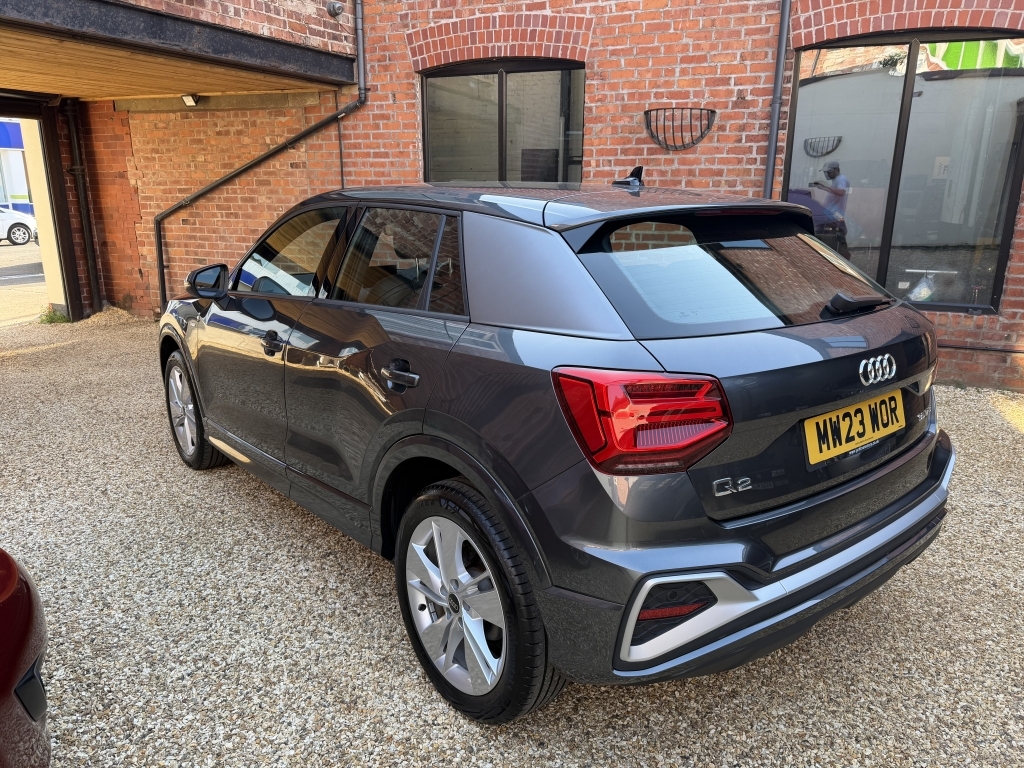 Audi Q2 1.5 Tfsi Cod 35 S Line Suv Grey #4
