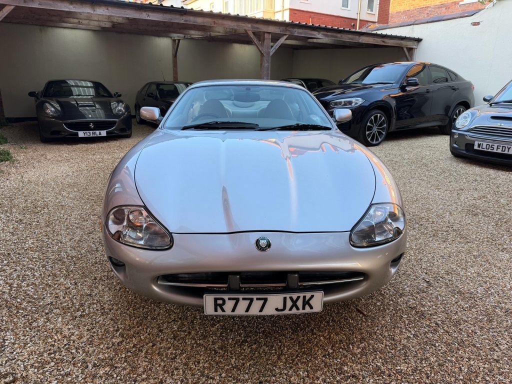 Jaguar XK8 4.0 V8 Coupe Silver #3