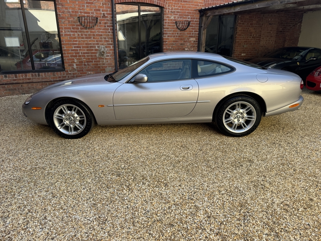 Jaguar XK8 Coupe 4.0 V8 Coupe Silver #2
