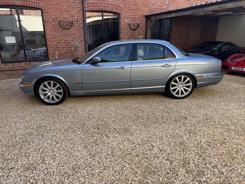 Jaguar XJ Saloon 3.0 V6 Blue #2