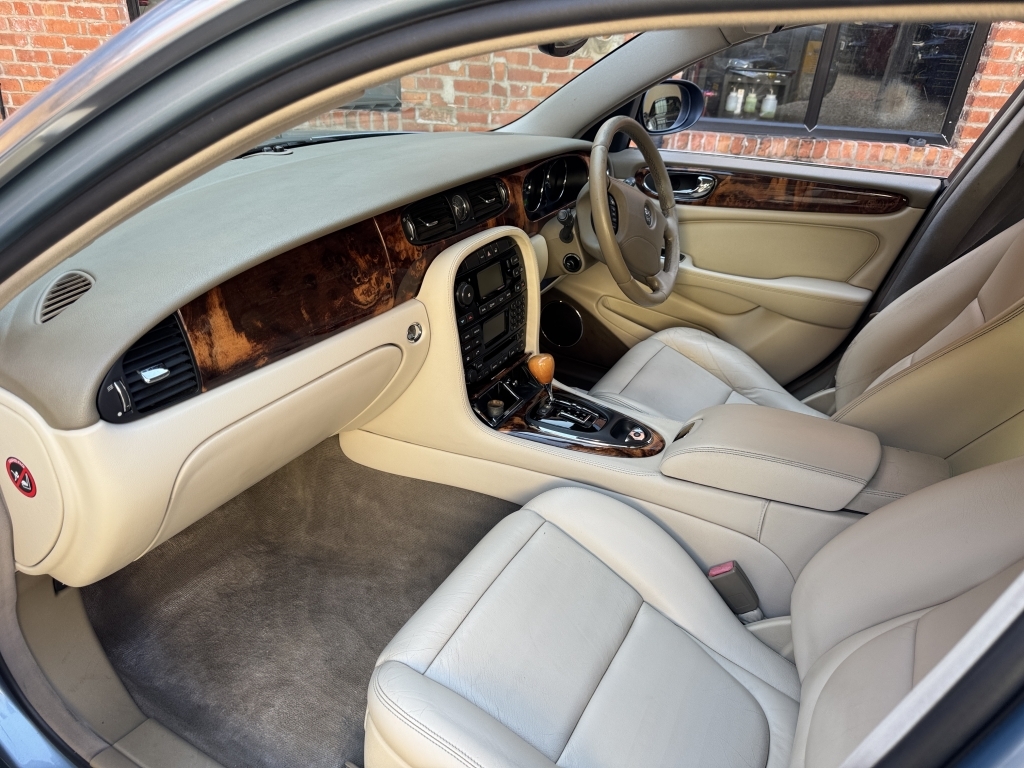 Jaguar XJ Saloon 3.0 V6 Blue #6