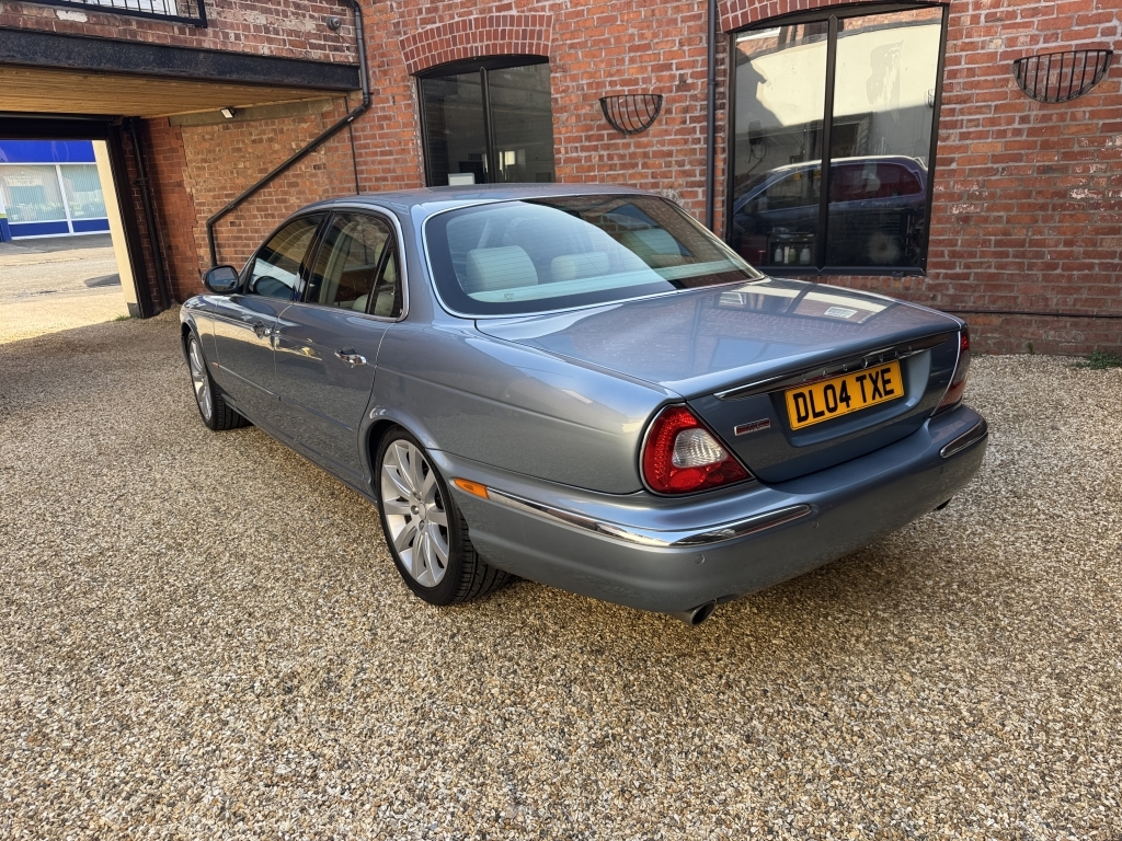 Jaguar XJ Saloon 3.0 V6 Blue #4