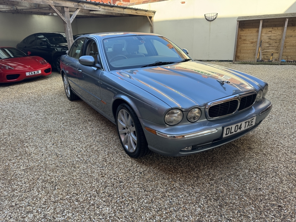 Jaguar XJ V6 Used Gold #12