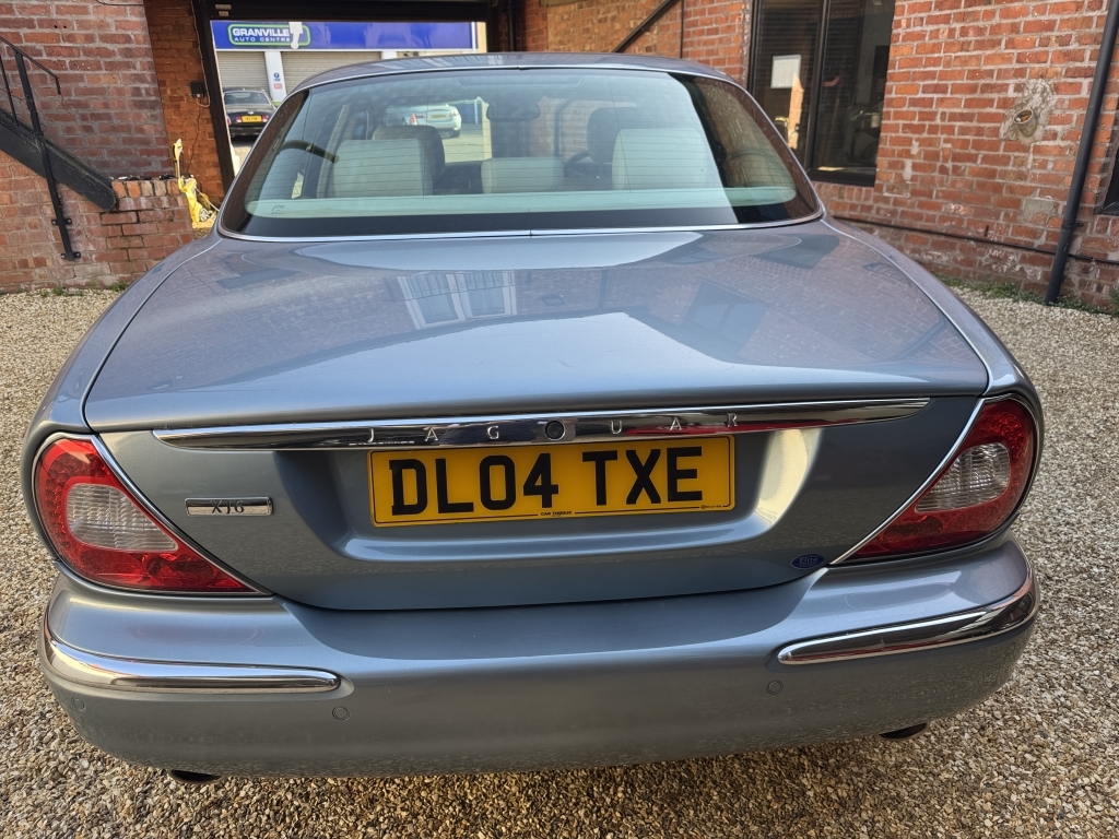 Jaguar XJ V6 Used Gold #13