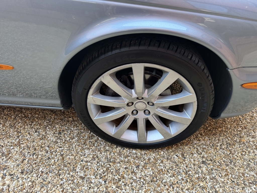 Jaguar XJ V6 Used Gold #18