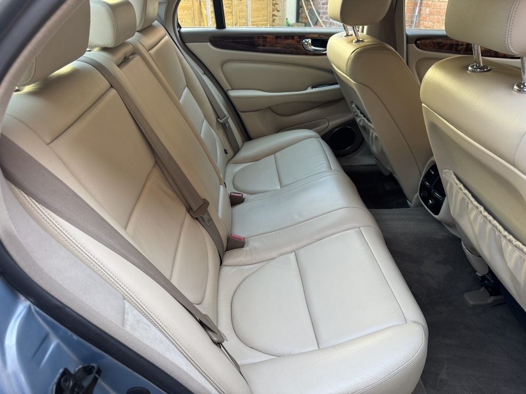 Jaguar XJ V6 Used Gold #11