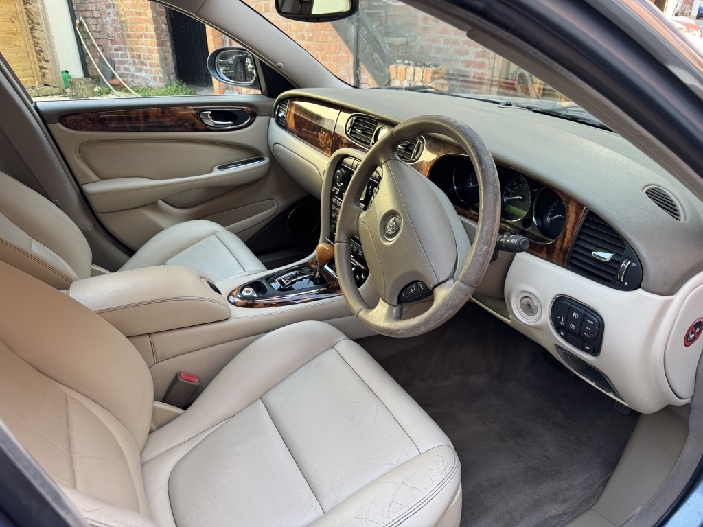 Jaguar XJ V6 Used Gold #10