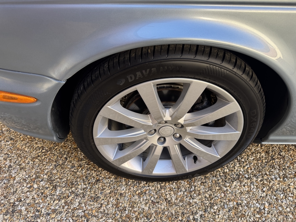 Jaguar XJ V6 Used Gold #19