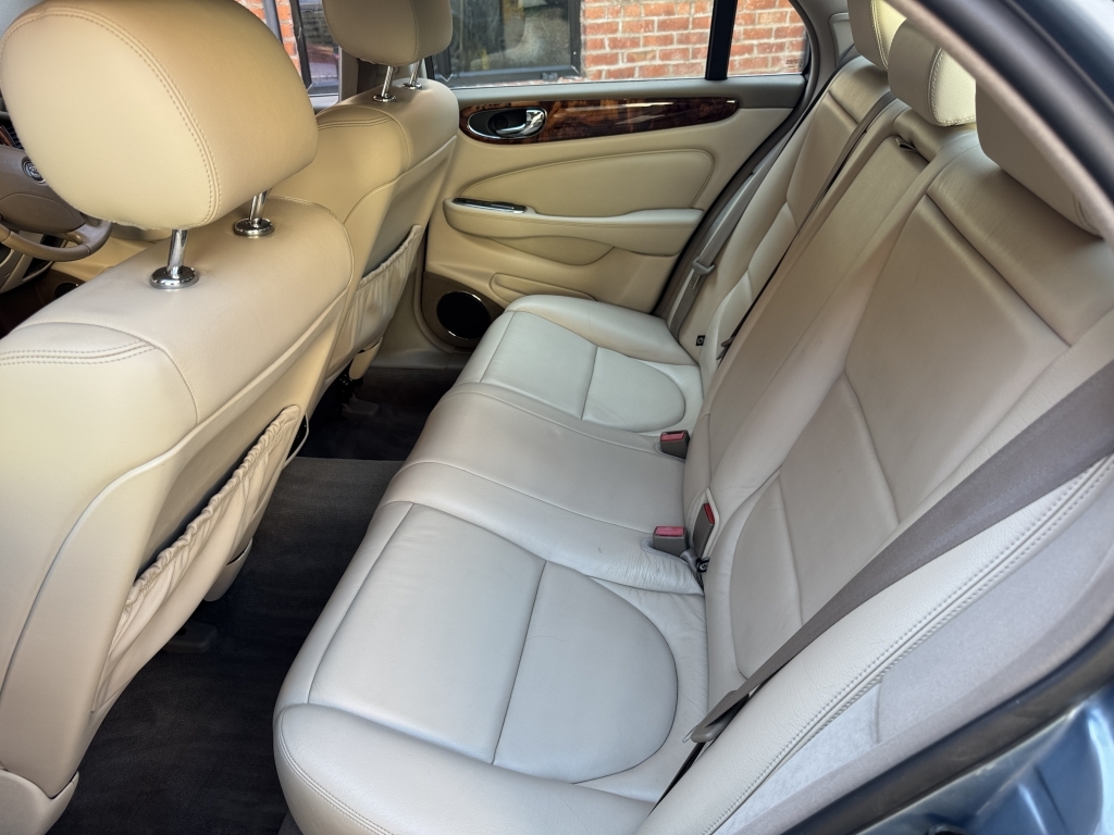 Jaguar XJ V6 Used Gold #8