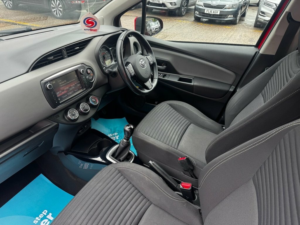 Toyota Yaris 1.3L Design GU51KAZ Red #3