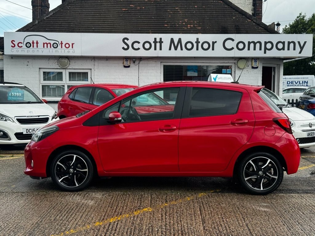 Toyota Yaris 1.3L Design GU51KAZ Red #5
