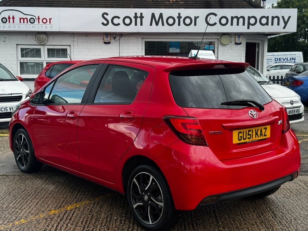 Toyota Yaris 1.3L Design GU51KAZ Red #2