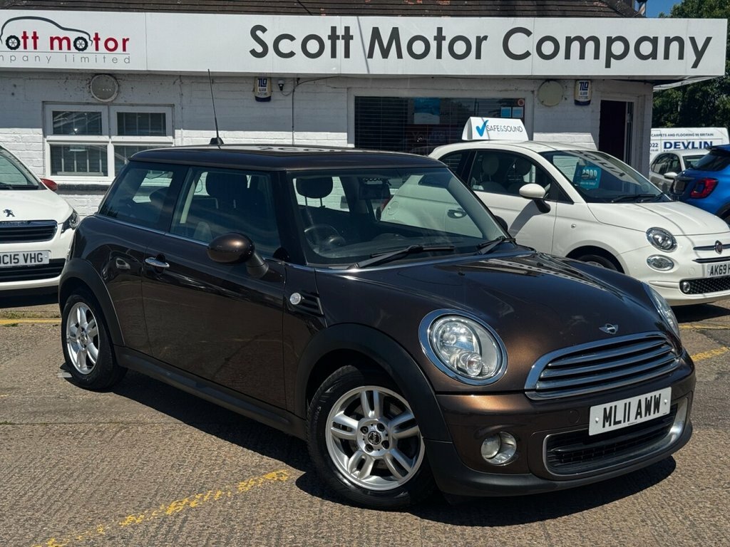 Mini Hatch 1.6L One ML11AWW Brown