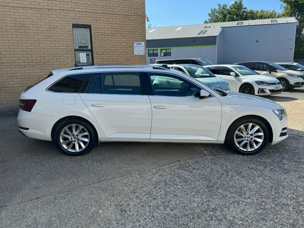 Skoda Superb 2L Se White #4
