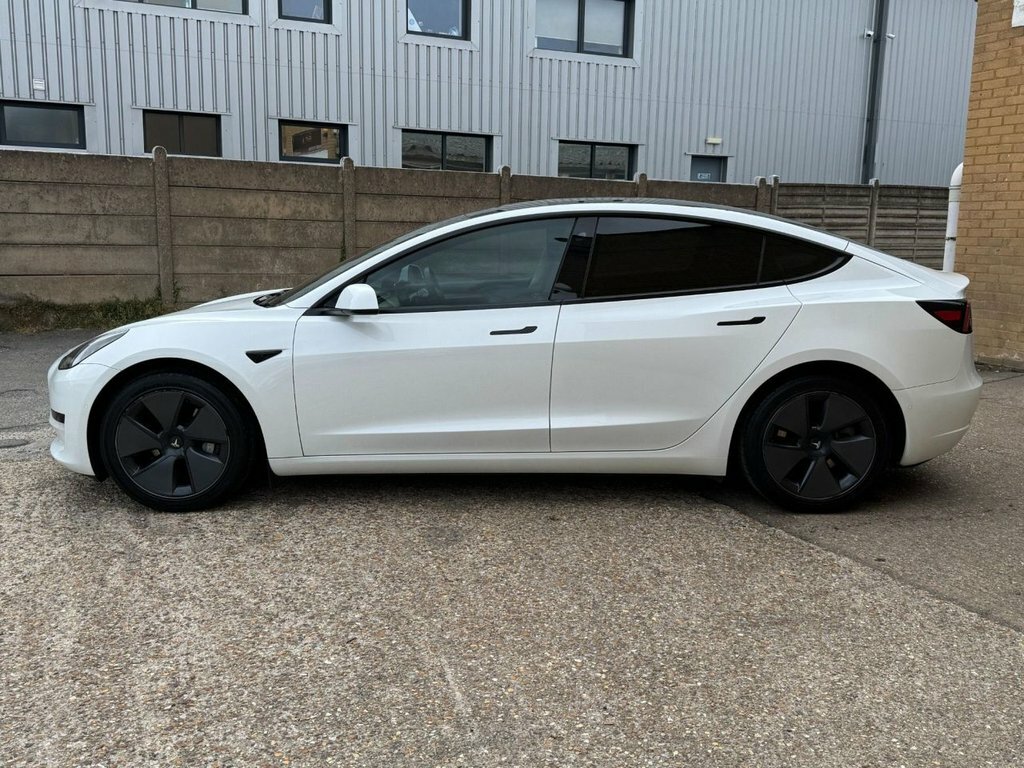 Tesla Model 3 Saloon YE71XLK White #6