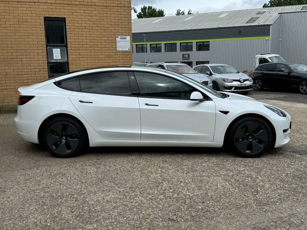 Tesla Model 3 Saloon YE71XLK White #2