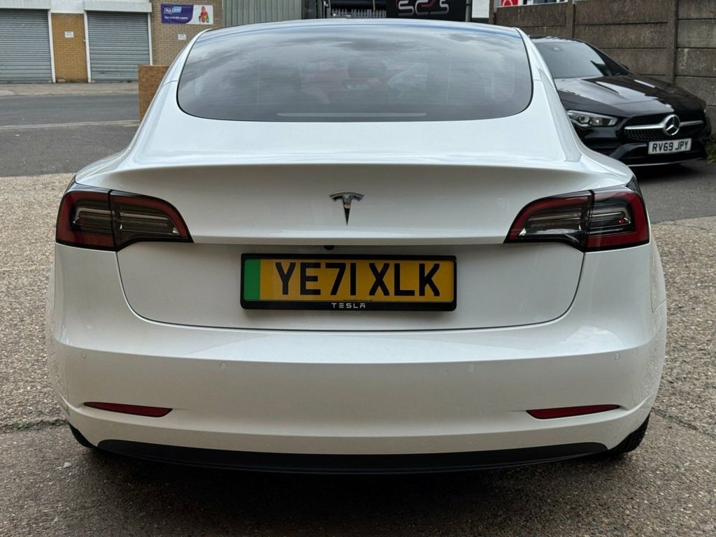 Tesla Model 3 Saloon YE71XLK White #4