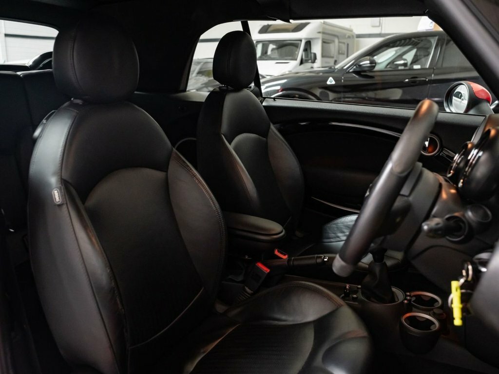Mini Convertible 1.6L John Cooper Works Red #6