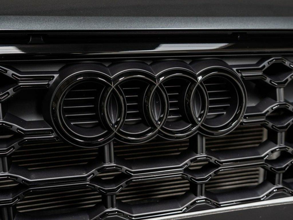 Audi SQ2 2L Vorsprung Grey #4