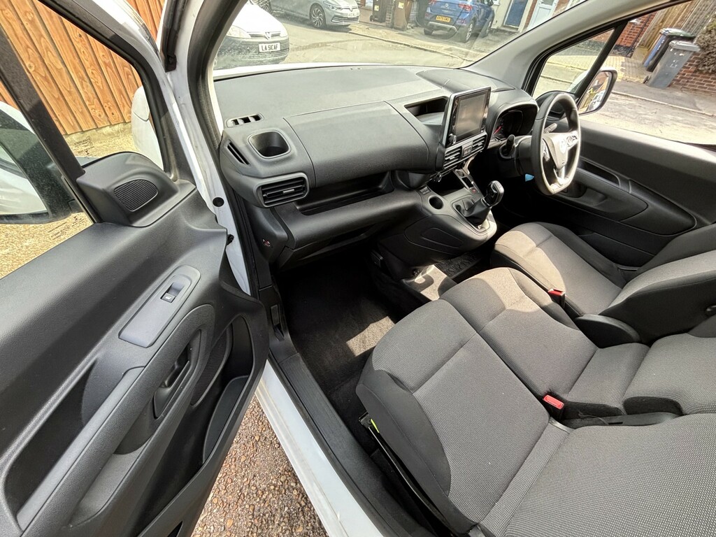 Vauxhall Combo 1.5 Turbo D 2300 Sportive White #6