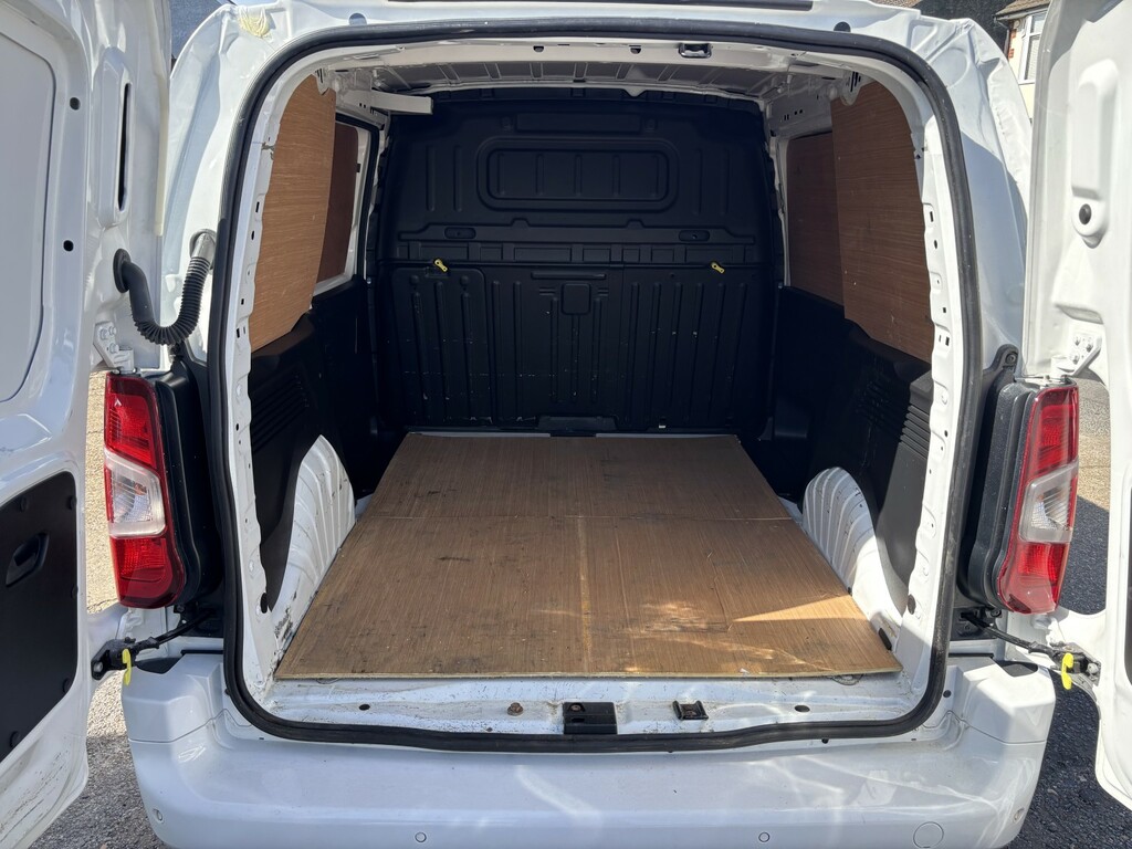 Vauxhall Combo 1.5L Edition White #12