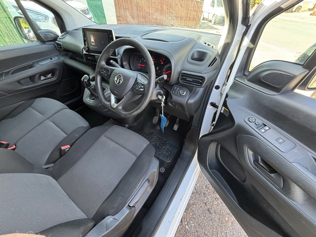Vauxhall Combo 1.5L Edition White #8