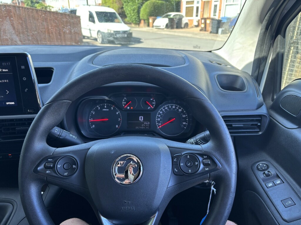 Vauxhall Combo 1.5L Edition White #10