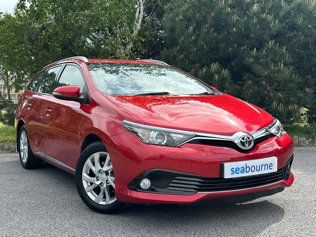 Toyota Auris 1.2 Vvt-i Business Edition Touring Sports Euro 6 Red